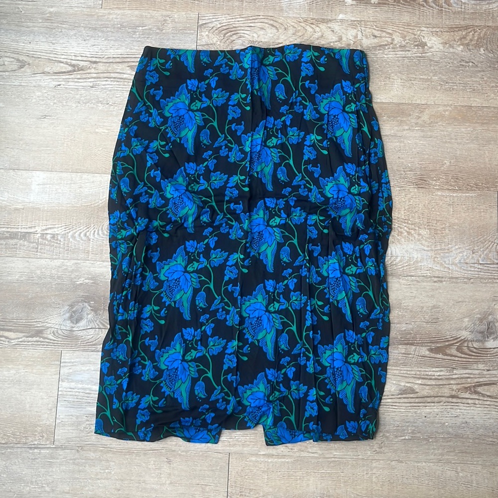 Dvf size 12 black/turquoise/green floral print pencil skirt.